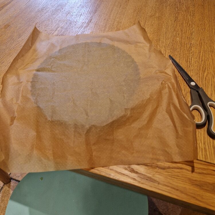 Cutting baking paper to size