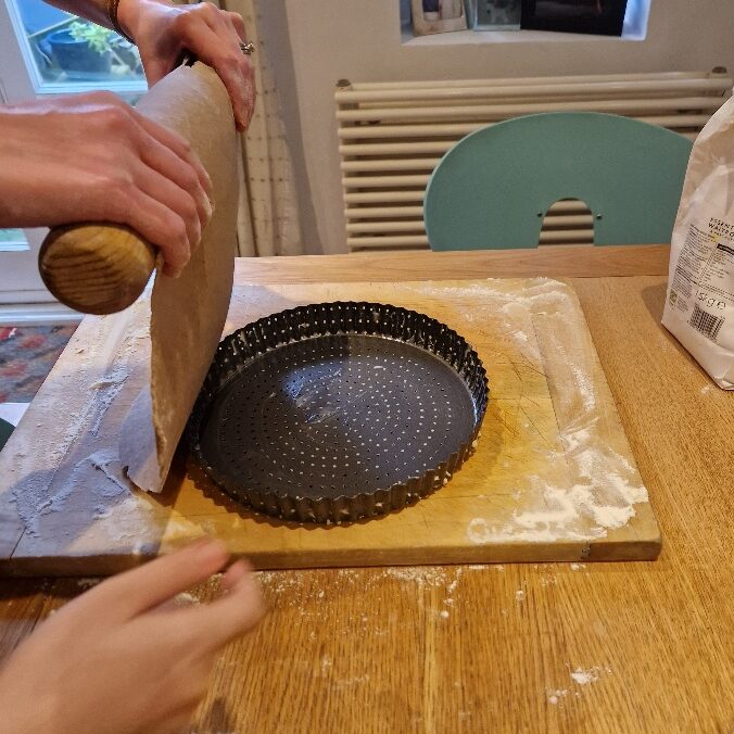 Lining tin with pastry dough