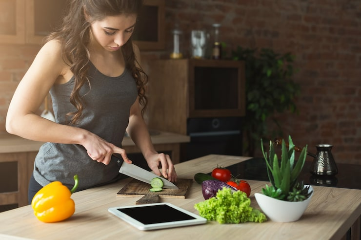 Vegetarian student recipes on a budget including chickpea and vegetable stir-fry, lentil soup, quinoa and roasted vegetable bowl, veggie tacos, and baked sweet potatoes.