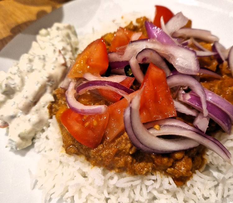 Cashew mince & chick pea curry
