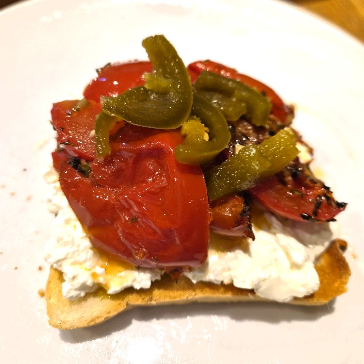 tomato cottage cheese toast