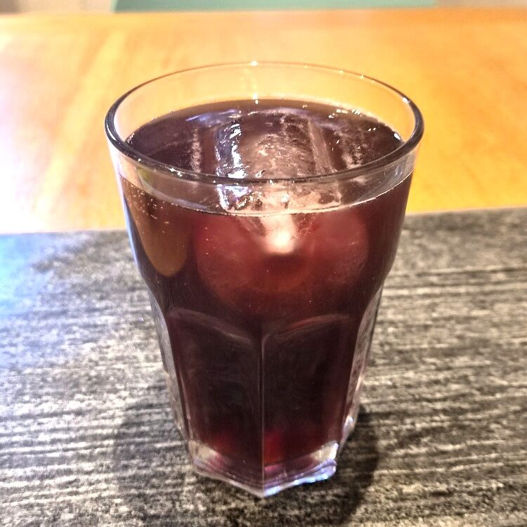 alcohol-free Kalimotxo cocktail