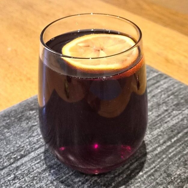 alcohol-free Tinto de Verano cocktail